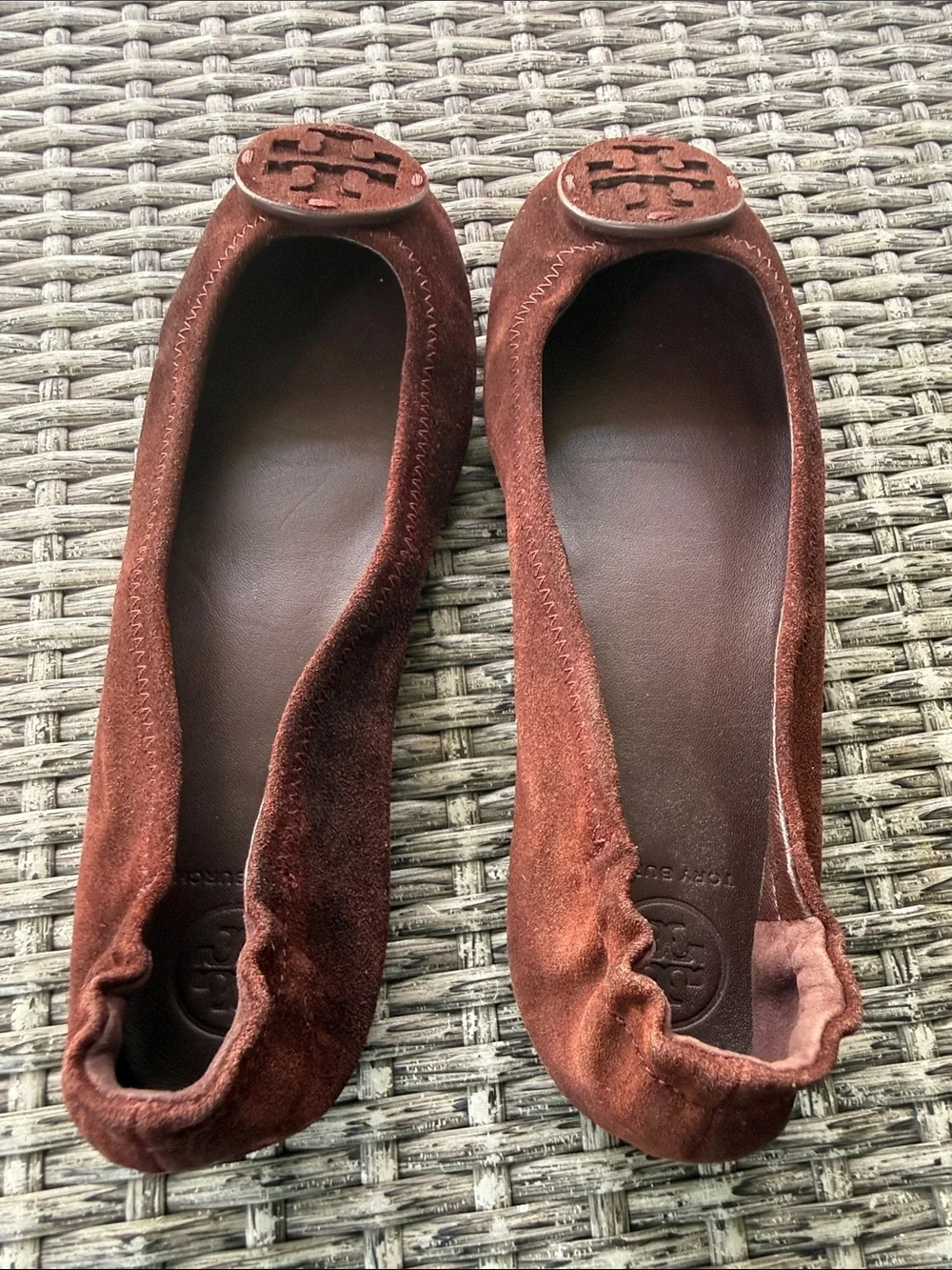Tory Burch Chestnut Suede Logo Round-Toe ballet Flats